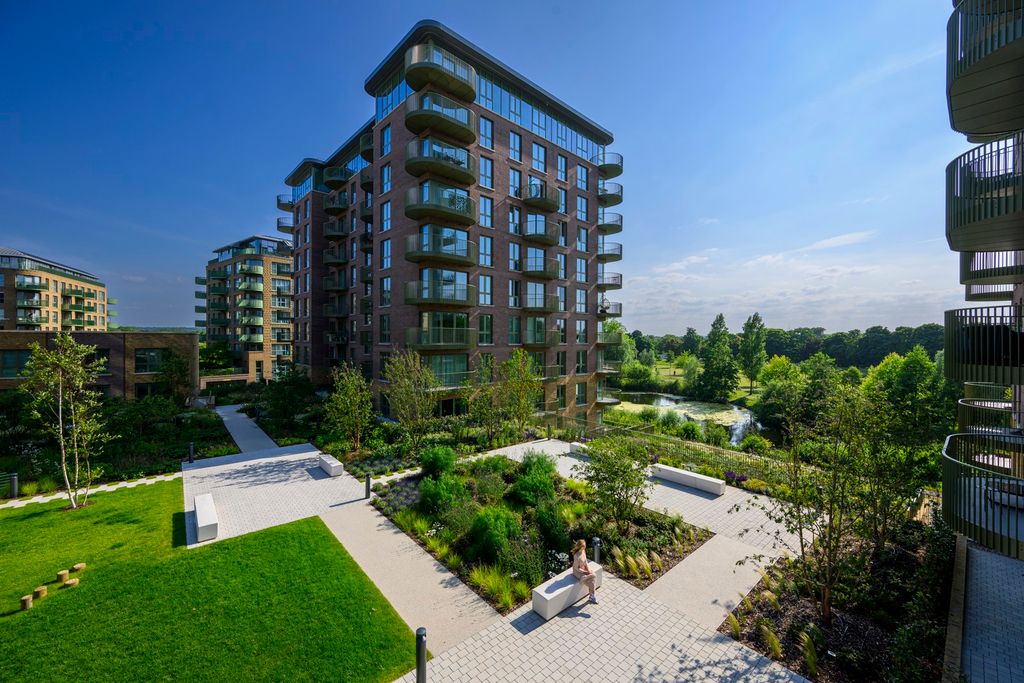 Property photo 1 of 11 Podium Garden