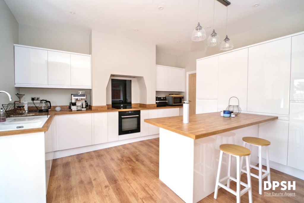 Property photo 2 of 40