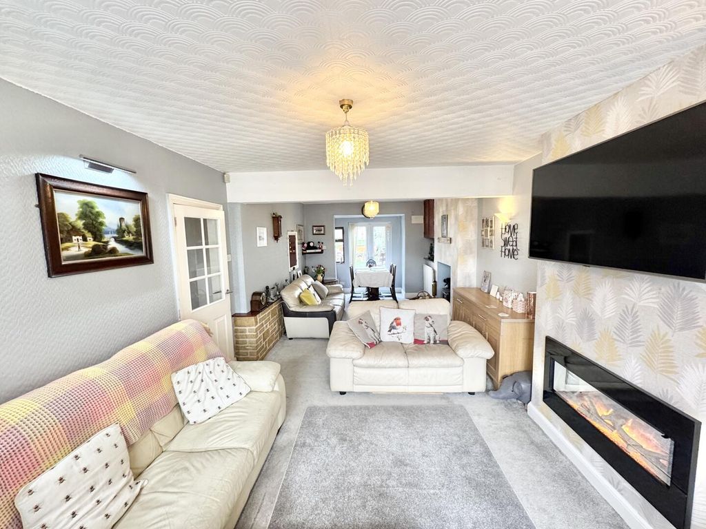 Property photo 2 of 18 Living Room