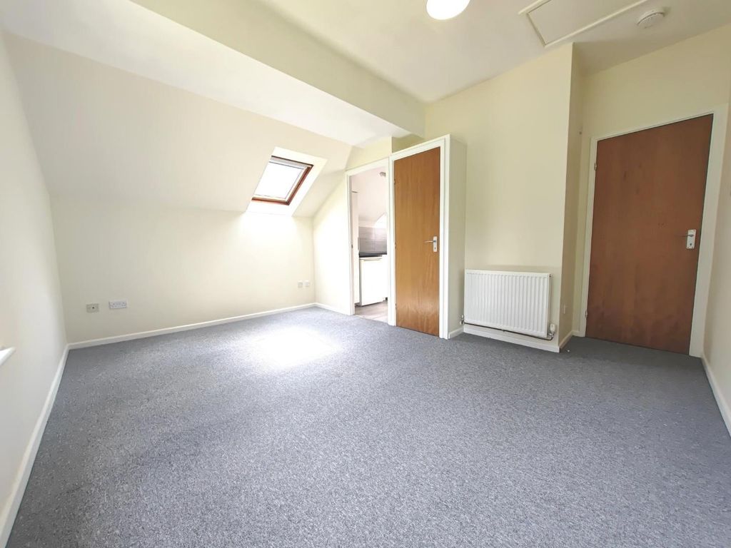 Property photo 3 of 6 1000005259.Jpg