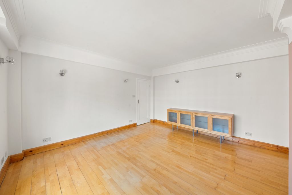 Property photo 3 of 23 Photo 7