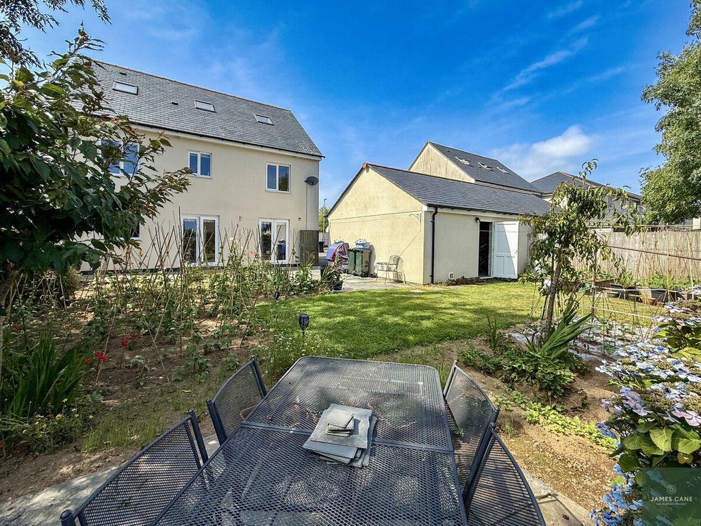 Property photo 2 of 23