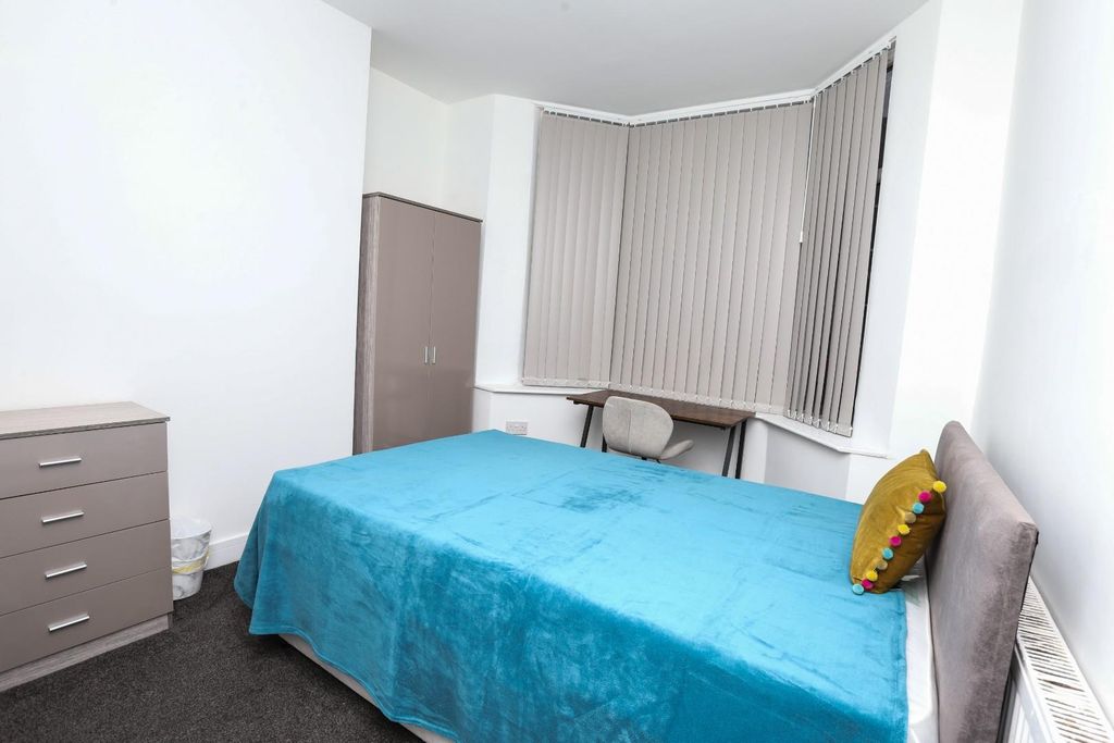 Property photo 1 of 22 74 Crescent #1.Jpg