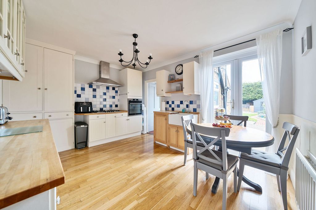 Property photo 3 of 25 Kitchen / Dining Room (1)
