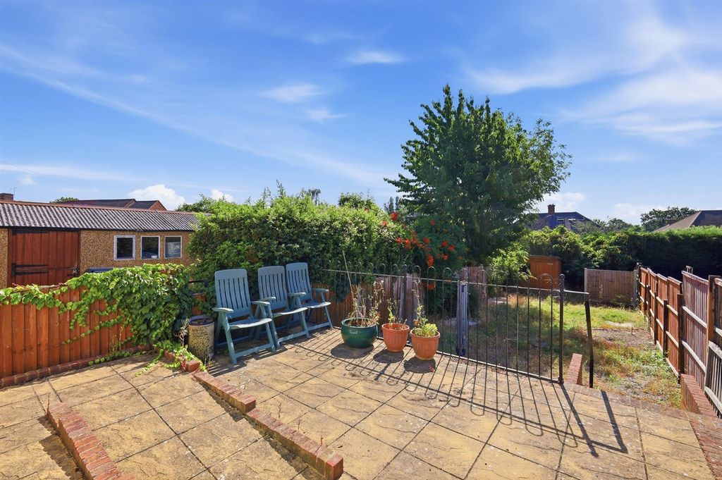 Property photo 2 of 19 2