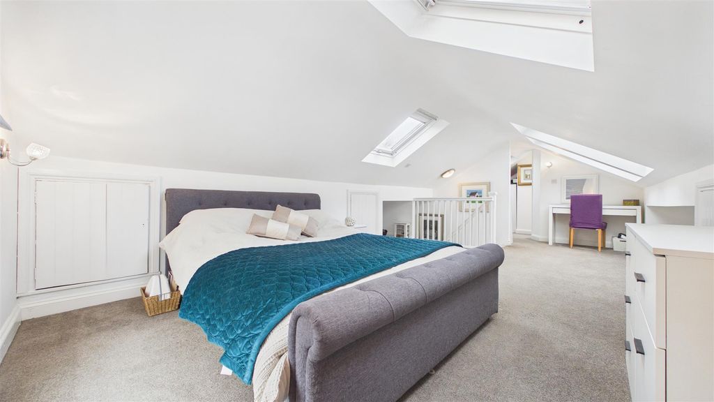 Property photo 3 of 24 Cam05101G0-Pr0137-Still002.Jpg