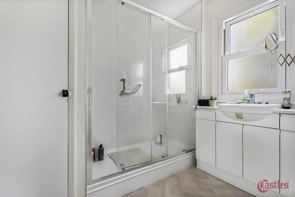 Property photo 3 of 25 Bathroom