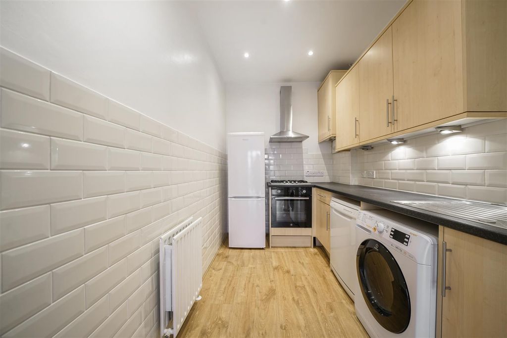 Property photo 2 of 11 Kitchen