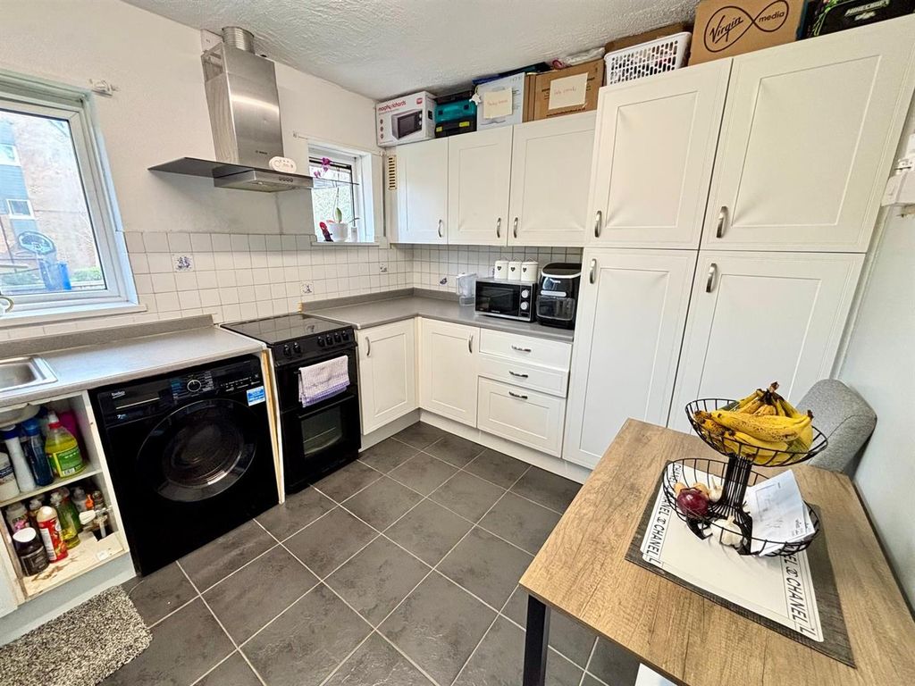 Property photo 3 of 10 Kitchen.Jpeg