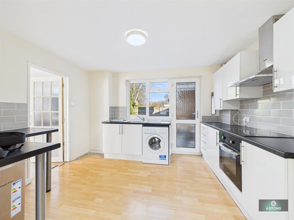 Property photo 3 of 13 Cam04622G0-Pr0137-Still004.Jpg