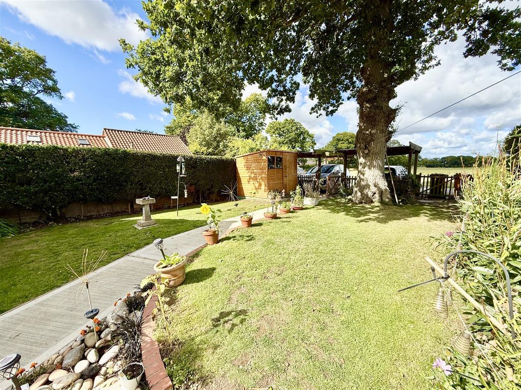 Property photo 3 of 23 Garden