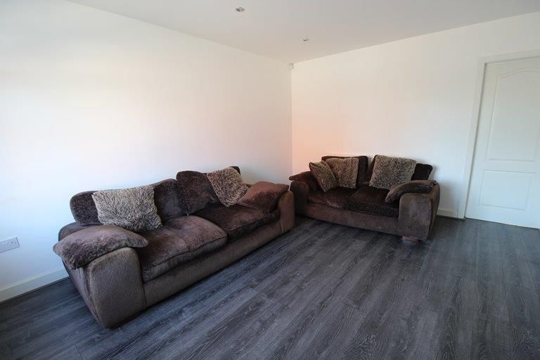 Property photo 3 of 27