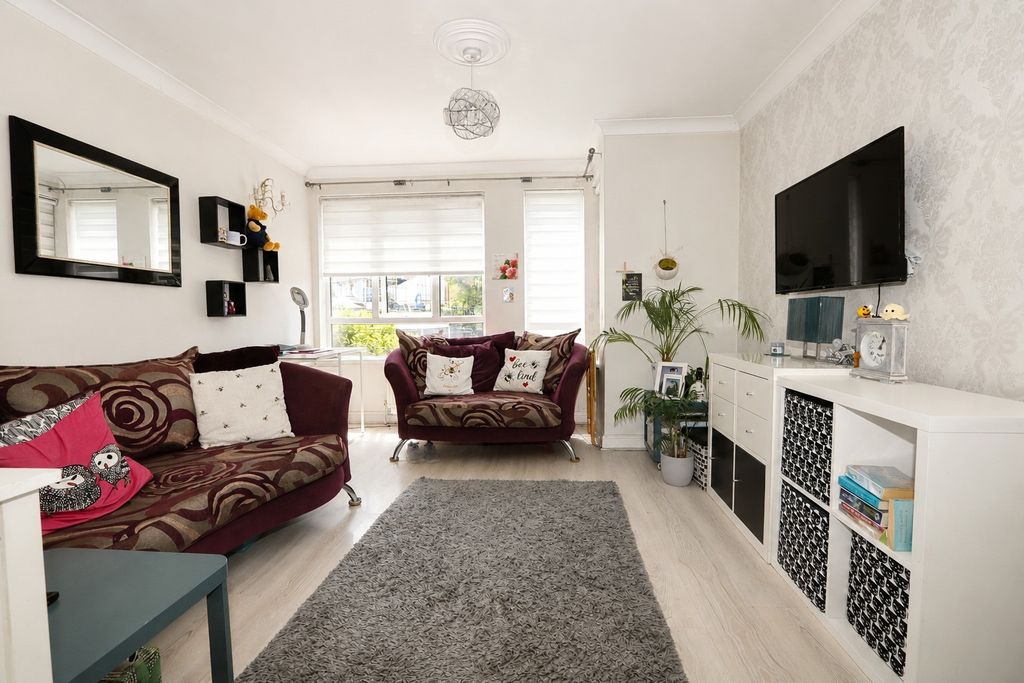 Property photo 2 of 13 5260061