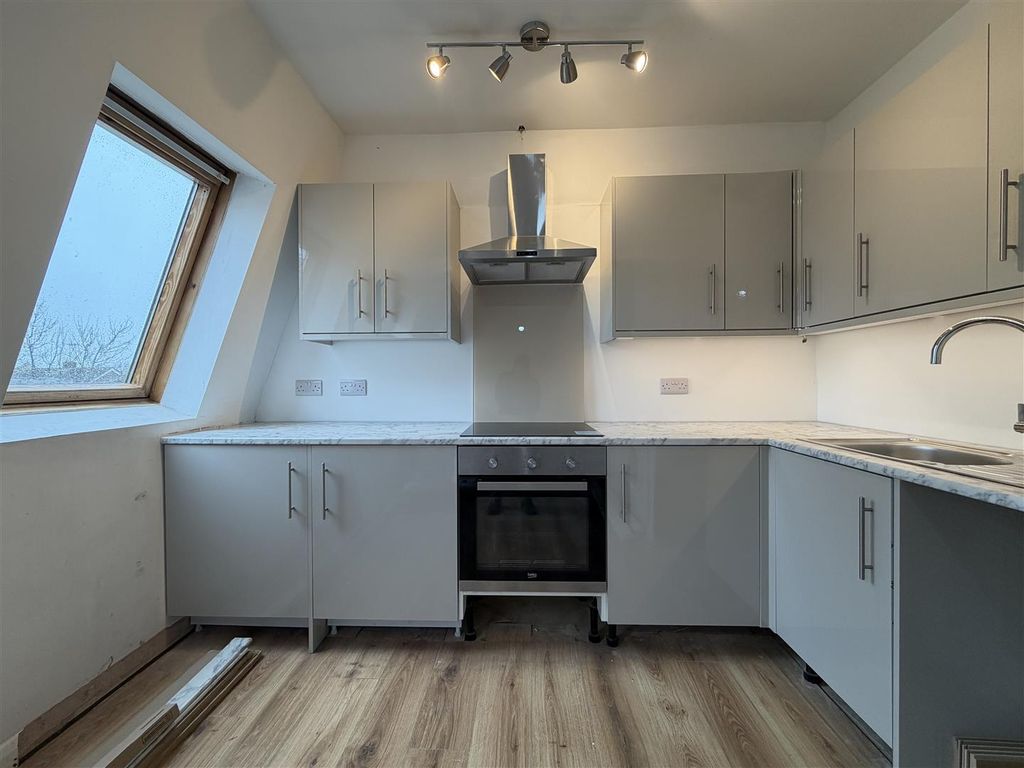 Property photo 3 of 14 Kitchen