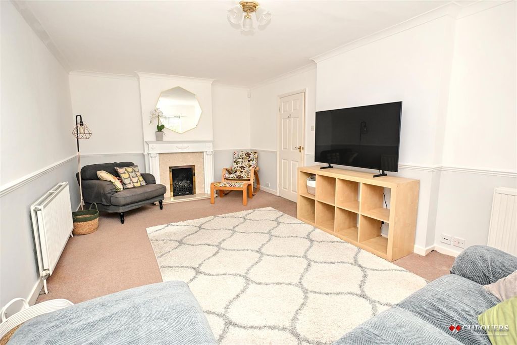 Property photo 2 of 22 Lounge