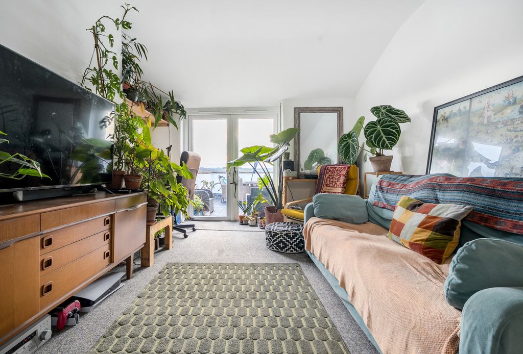 Property photo 2 of 14 1385507-5-69280d1...