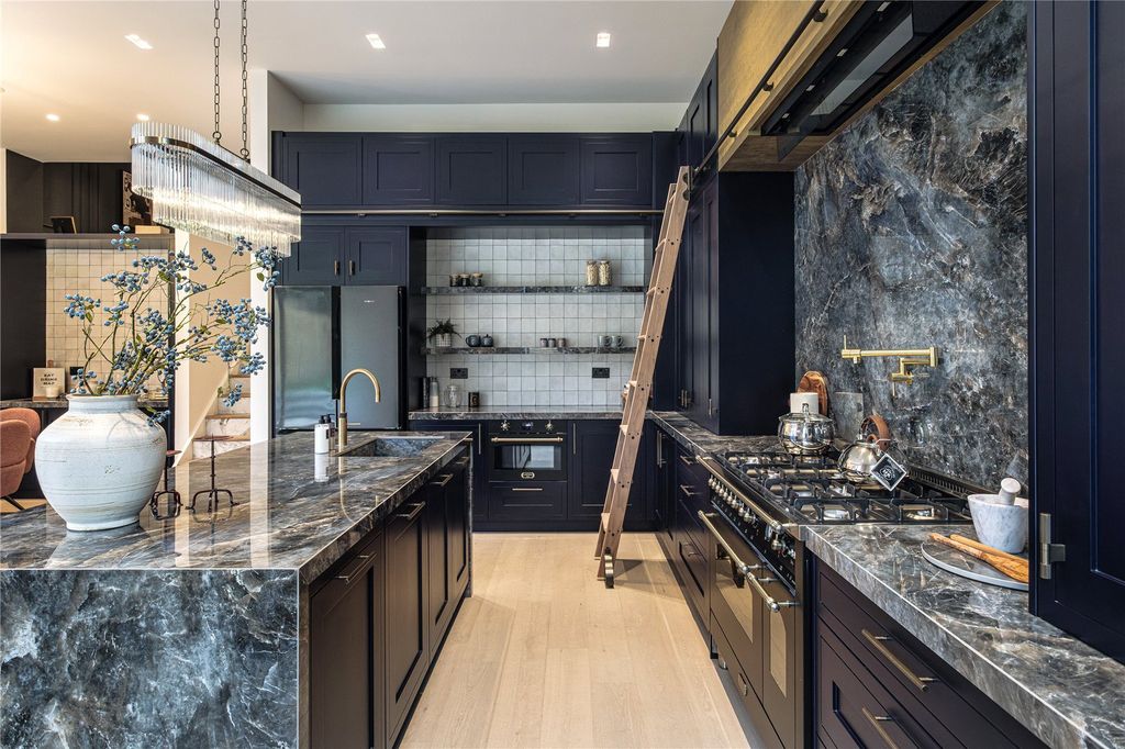 Property photo 2 of 36 Picture No. 53