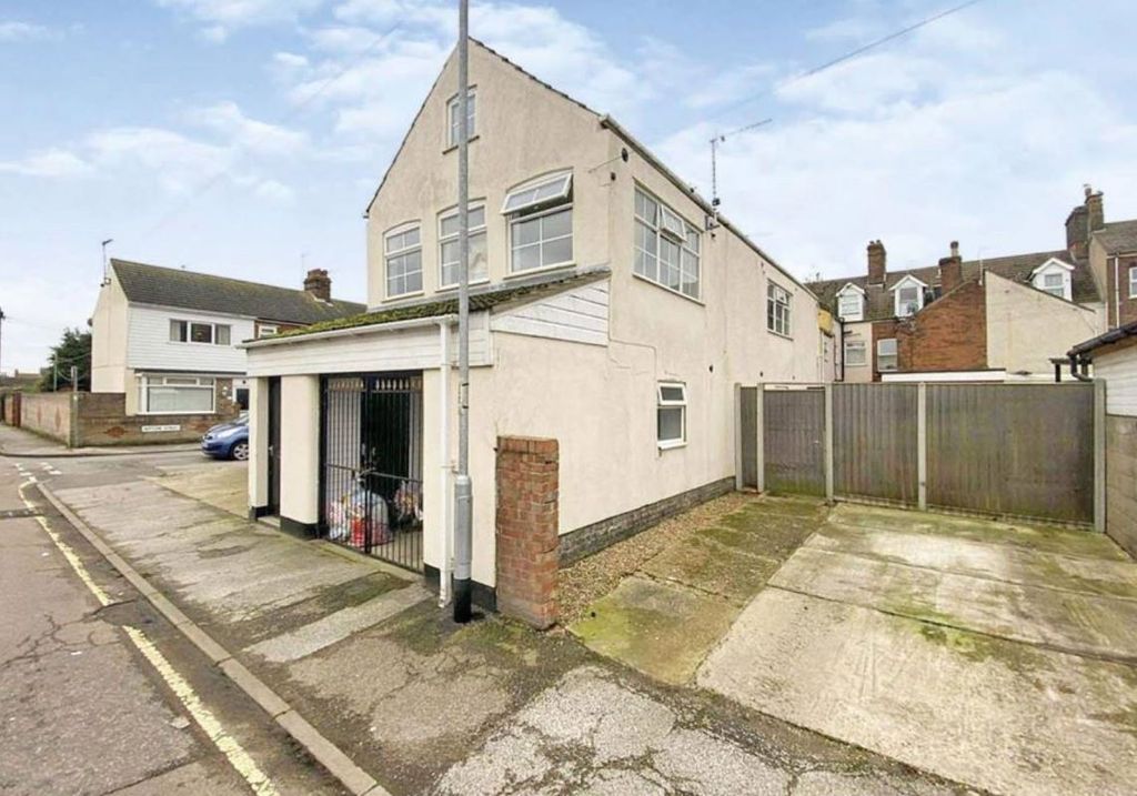 Property photo 1 of 13