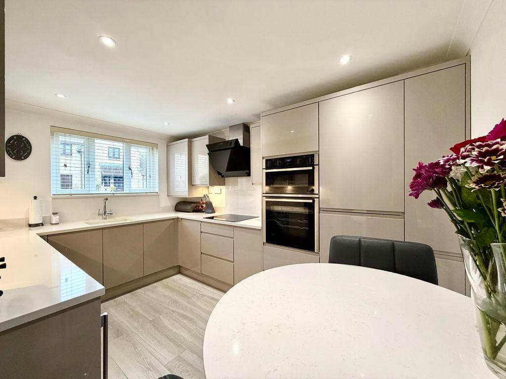 Property photo 2 of 23 Dining Kitchen