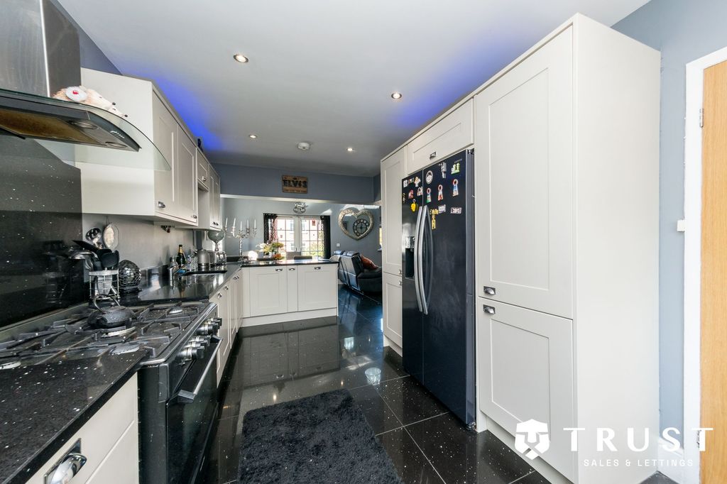 Property photo 3 of 35