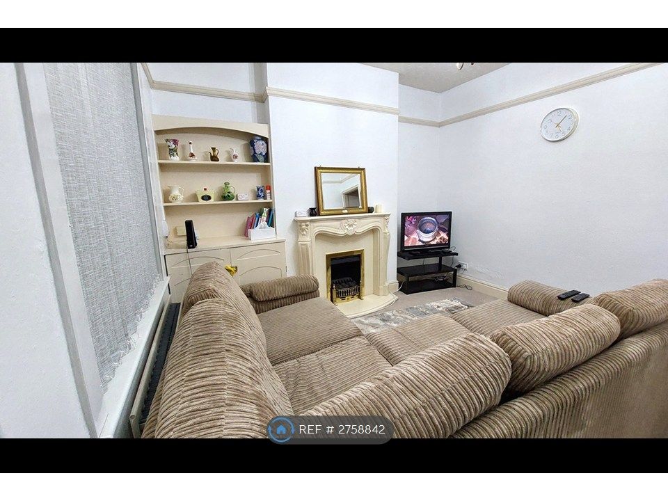 Property photo 2 of 9 Living Room