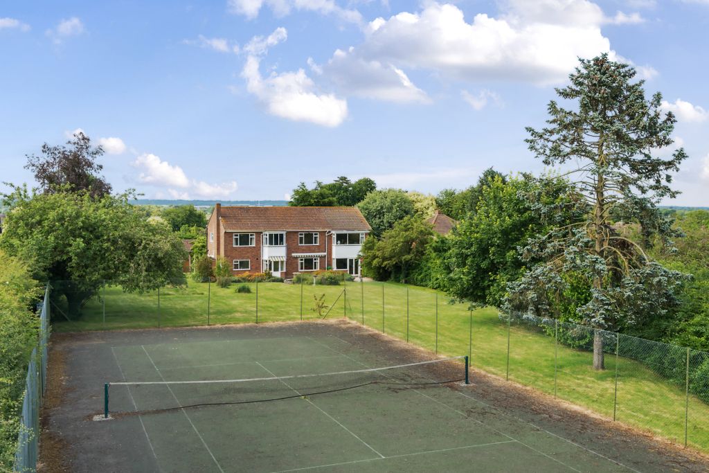 Property photo 1 of 11