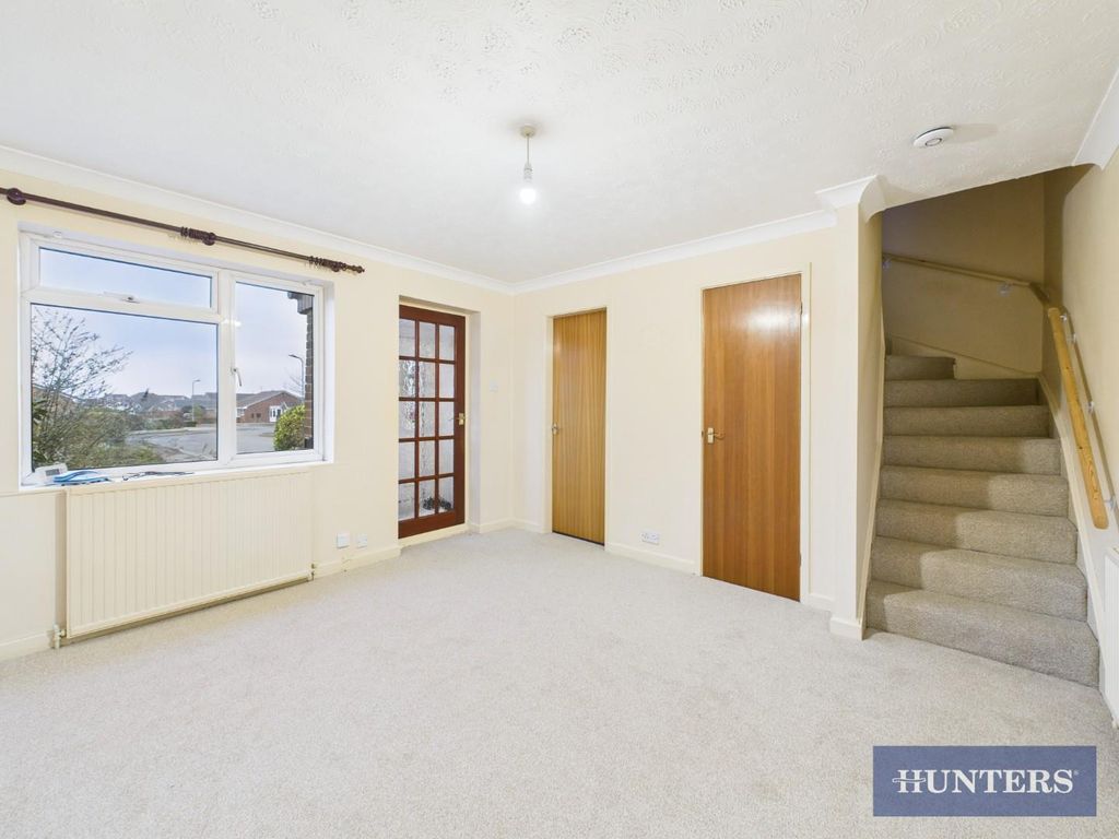 Property photo 3 of 10 Living Room