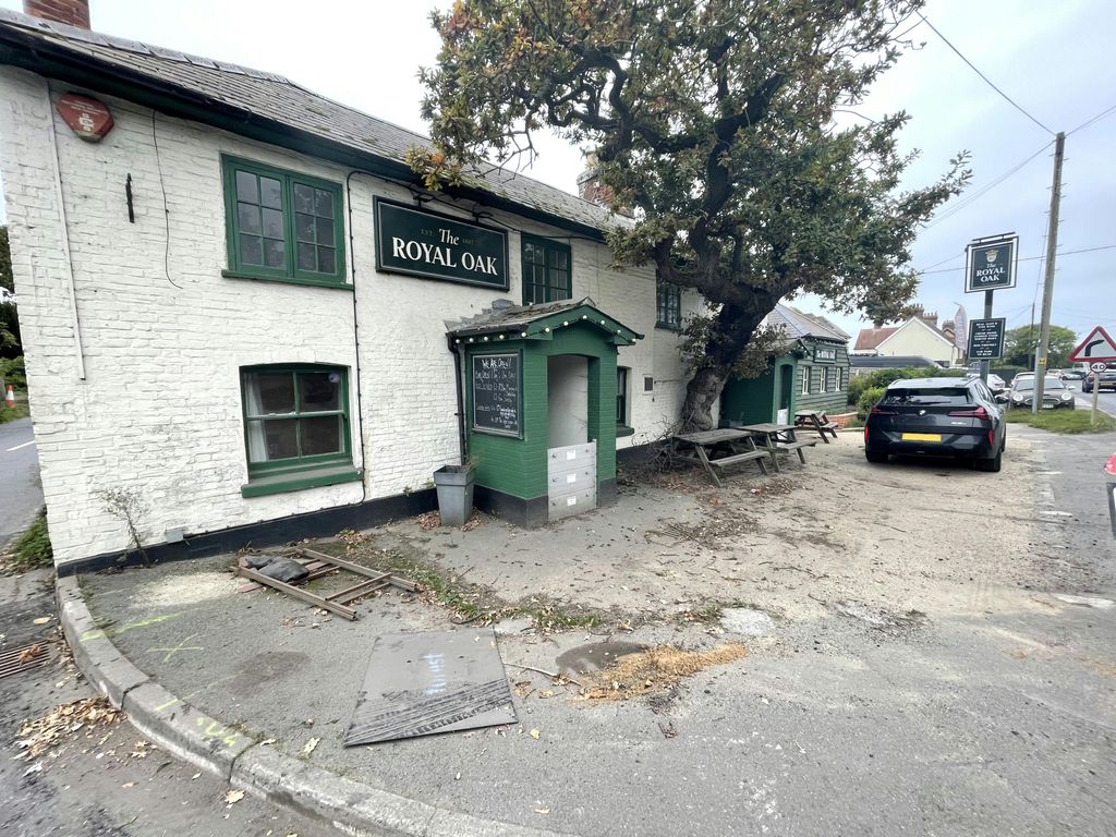 Property photo 1 of 6 10 31 49 E.Jpg