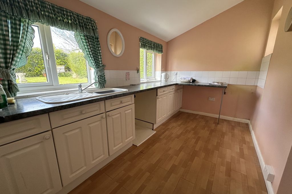 Property photo 3 of 12 Photo 4