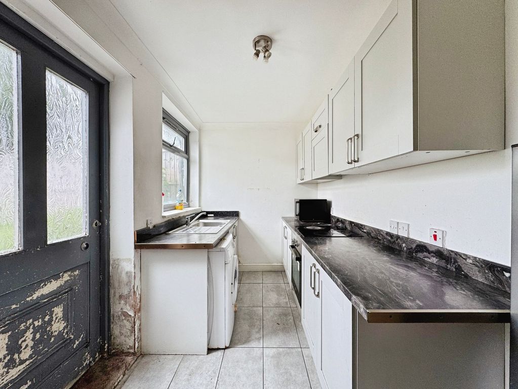 Property photo 3 of 13 Kitchen