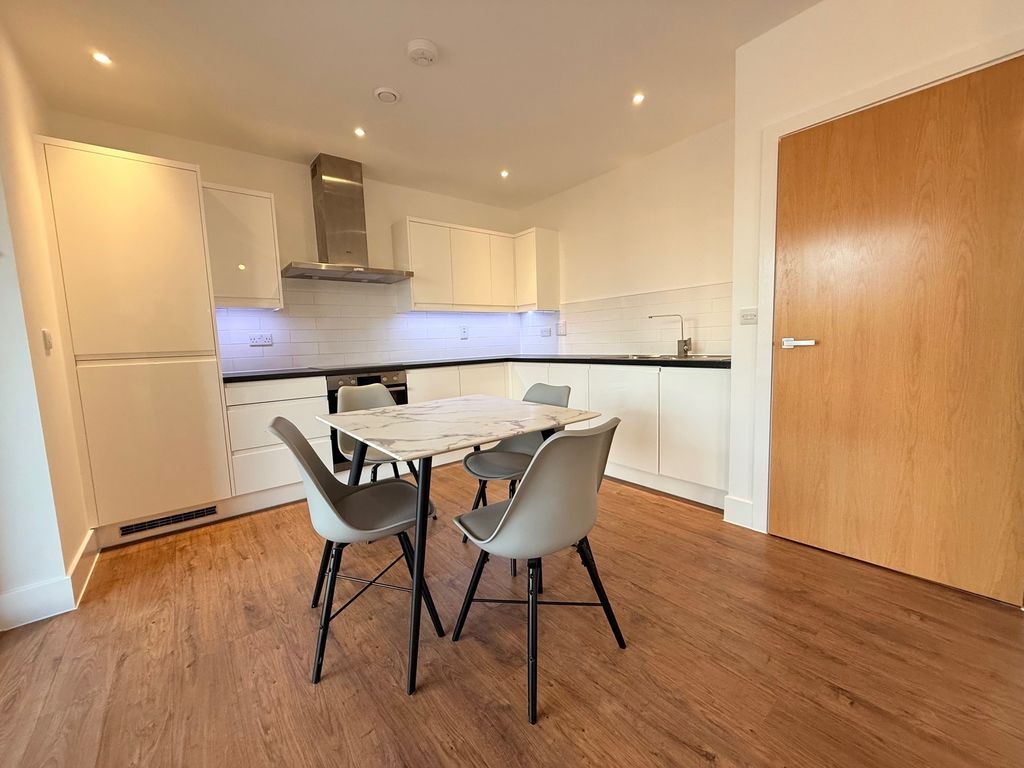 Property photo 3 of 9 Photo 8