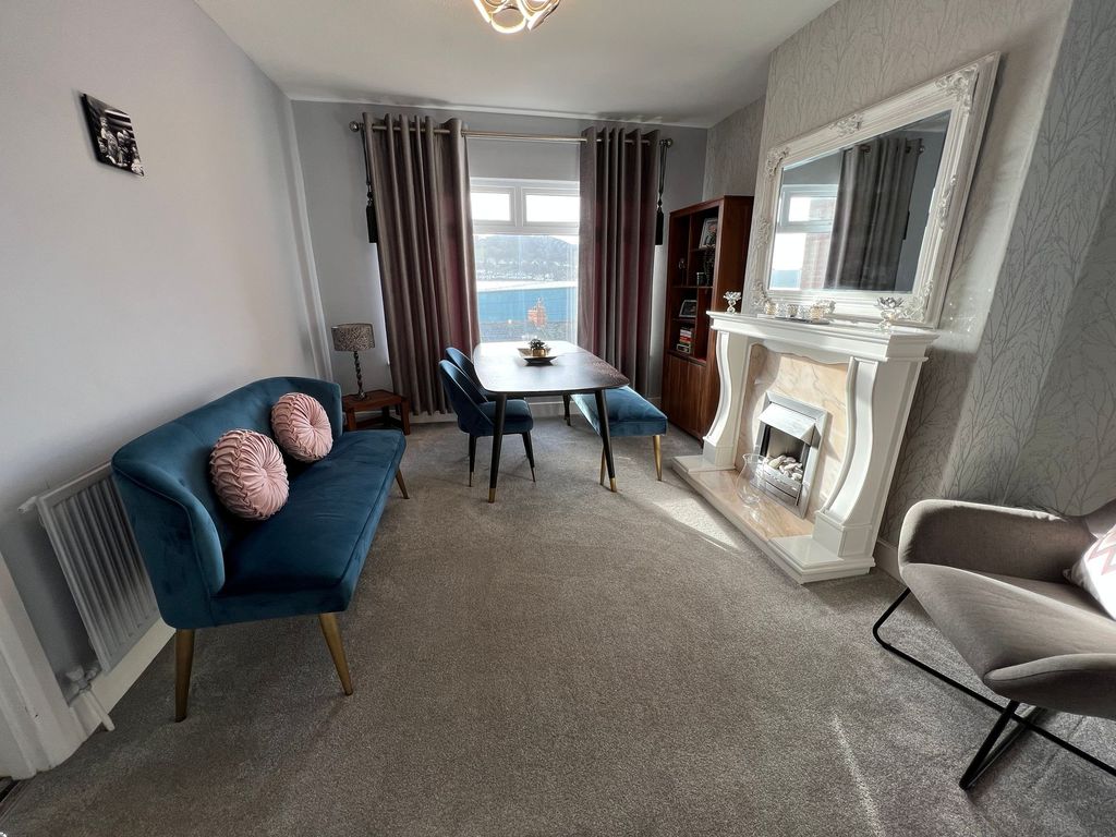 Property photo 3 of 8 Diner