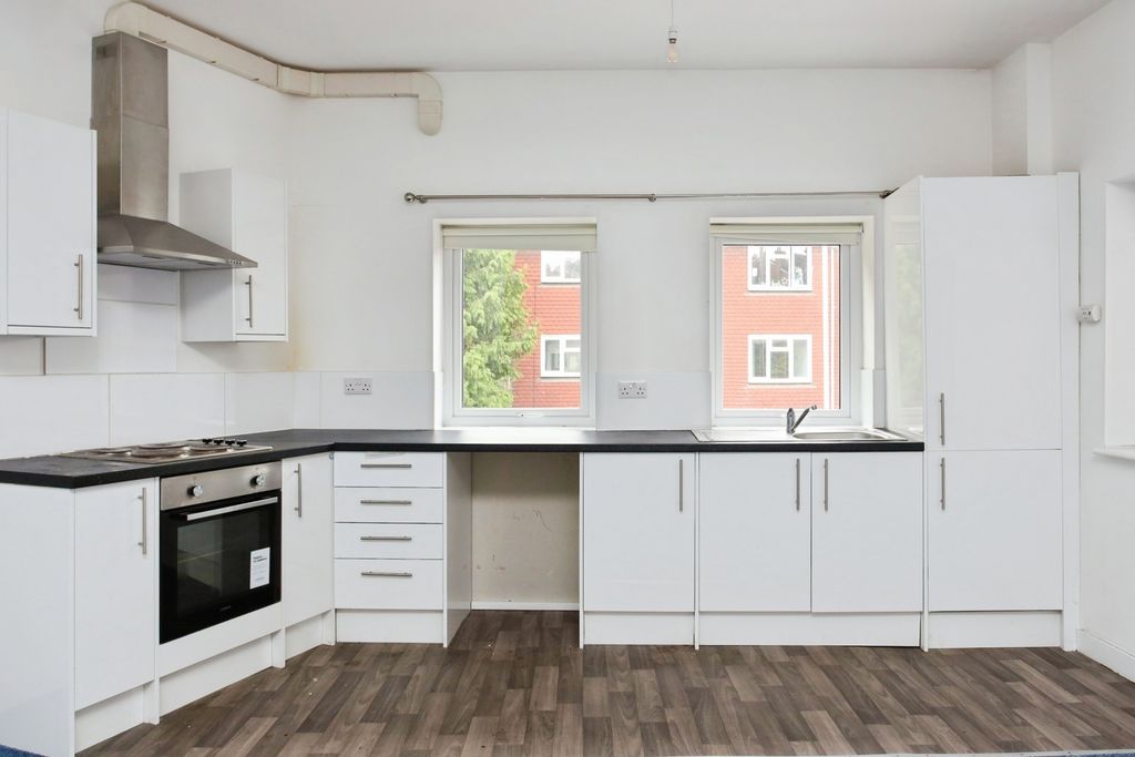 Property photo 3 of 7 Kitchen