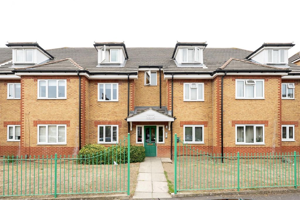 Property photo 1 of 15 Westbury Road, E17