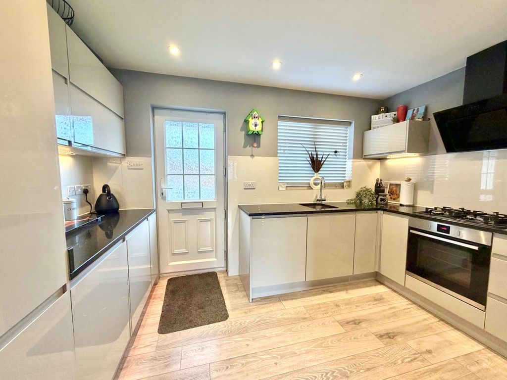 Property photo 2 of 27 4615565