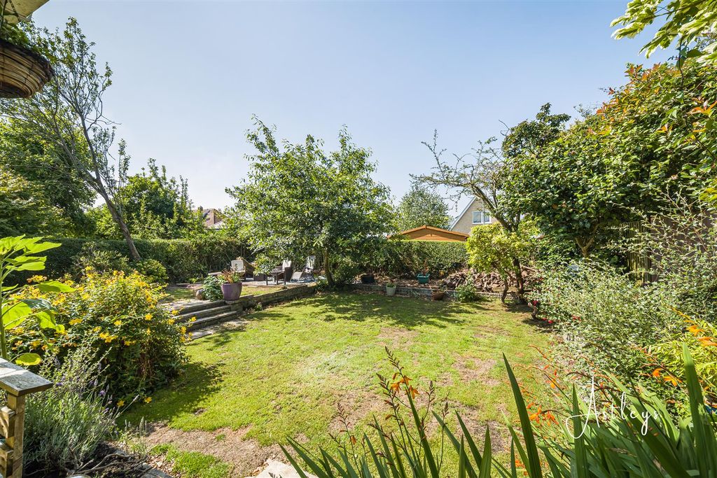 Property photo 3 of 38
