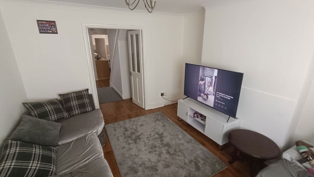 Property photo 2 of 11