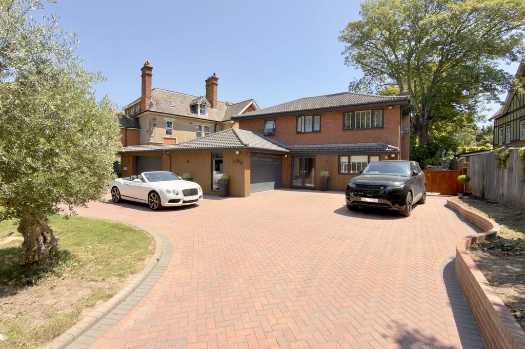 Property photo 3 of 27