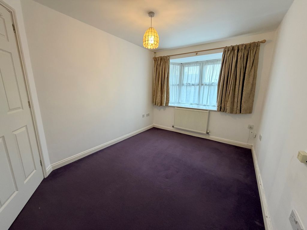 Property photo 3 of 11 Bedroom 1