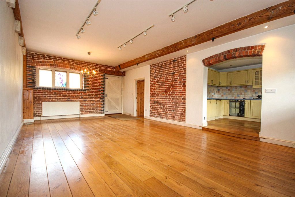 Property photo 2 of 20 Picture No. 10