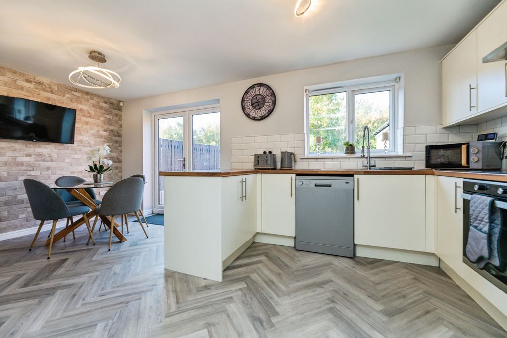 Property photo 3 of 20 2A8A0886-2-1020