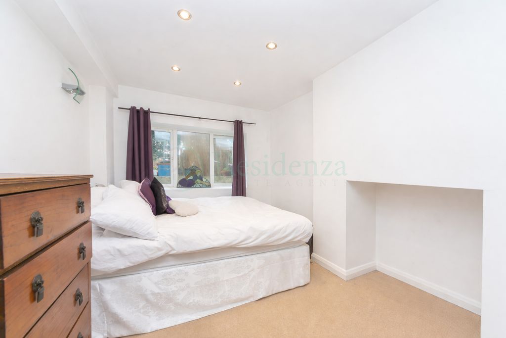 Property photo 3 of 8