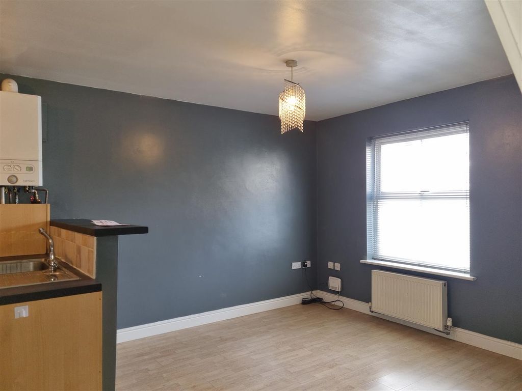 Property photo 3 of 9 Living Area