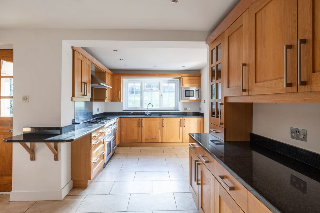 Property photo 3 of 23