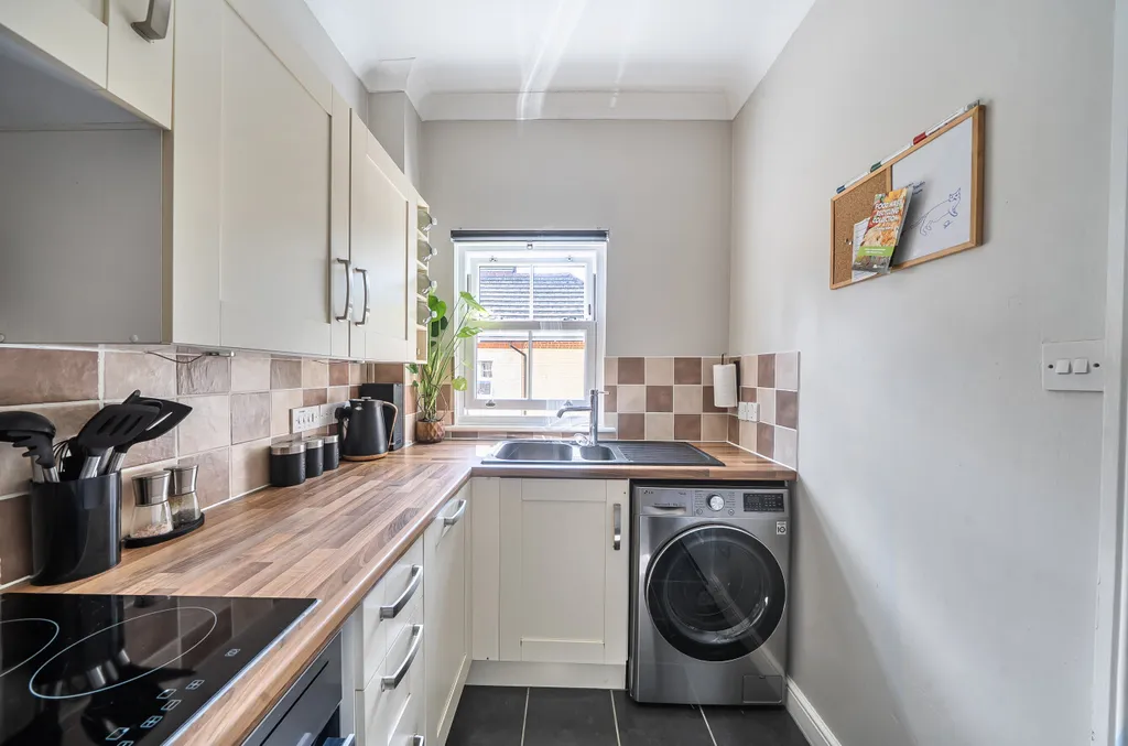 Apartment in Southampton - View 6