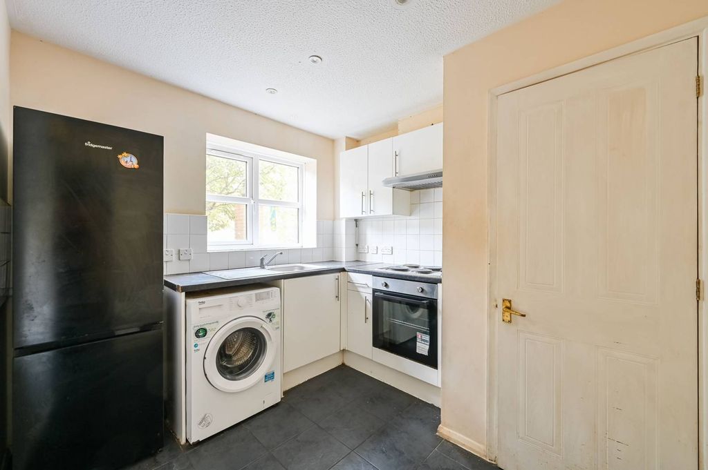Property photo 3 of 8