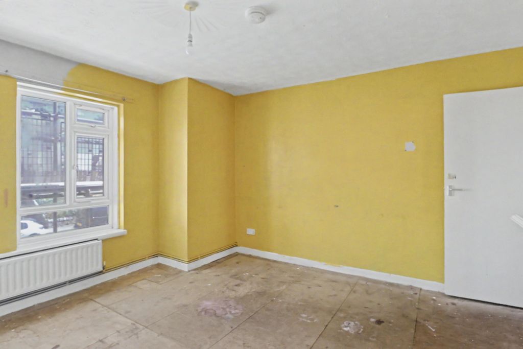 Property photo 3 of 19 33 East Weare Road, Portland, Dorset, DT5 1Es
