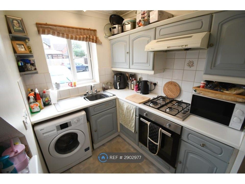 Property photo 2 of 6 Kitchen