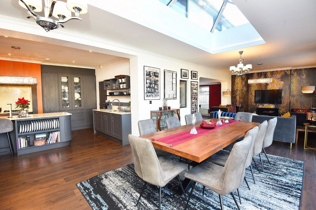 Property photo 2 of 24