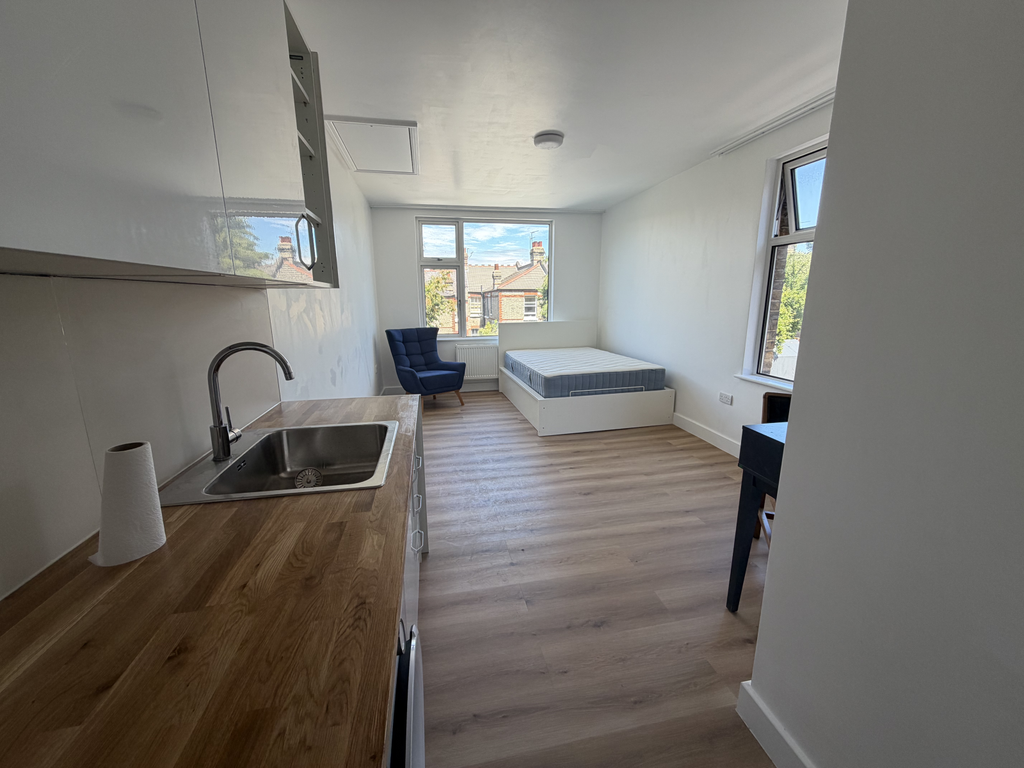 Property photo 1 of 9 A Beautiful And Spacious En Suite Room
